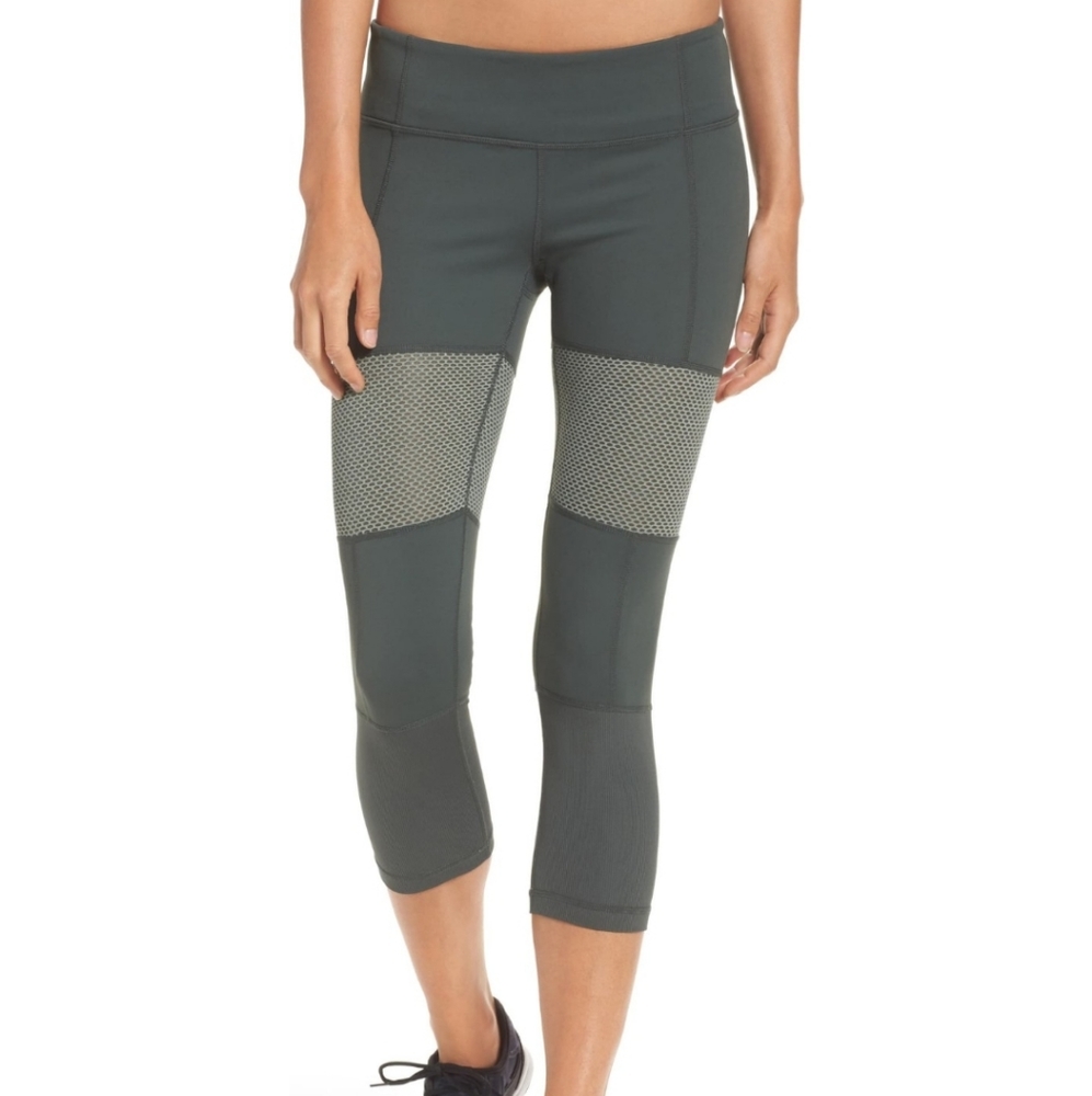 *BRAND NEW* Zella Blissed Out Cropped Leggings